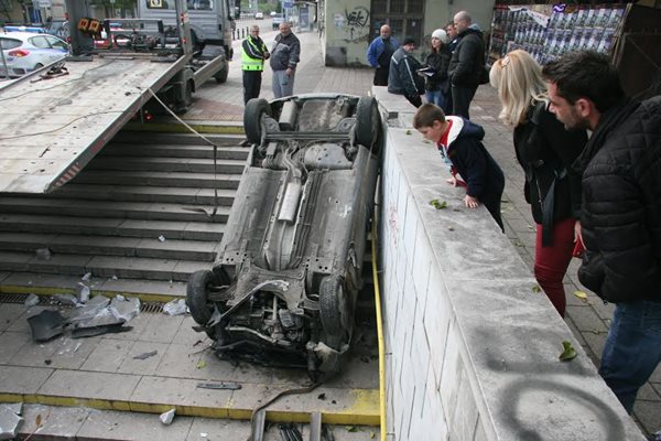 Младата жена е катастрофирала около 5 ч.