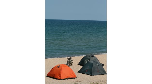 Палатки и кемпери в Гърция трябва да се поставят само на определените за къмпинг места. Глобите за нарушителите започват от 150 евро.