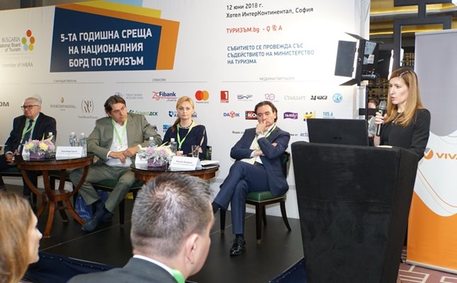 Министър Николина Ангелкова откри форума. СНИМКИ: Десислава Кулелиева