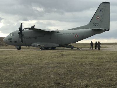 Групата от Нова Загора се завърна в България от Испания с военния транспортен самолет "Спартан".  СНИМКА: Архив