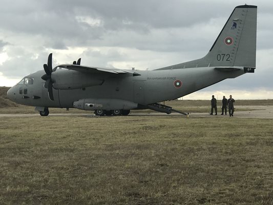 Групата от Нова Загора се завърна в България от Испания с военния транспортен самолет "Спартан". 