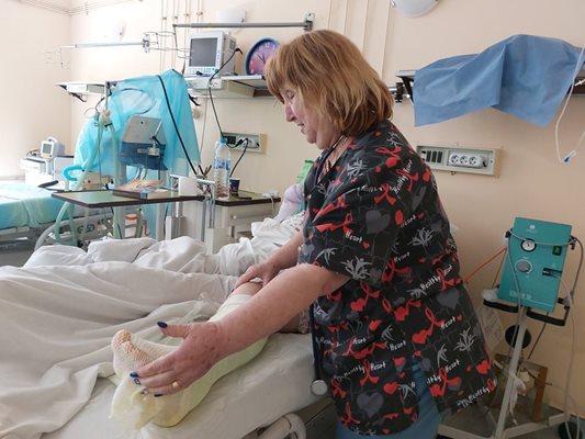Пациентката се възстановява под грижите на медиците

Снимка:МБАЛ"Св.Иван Рилски"