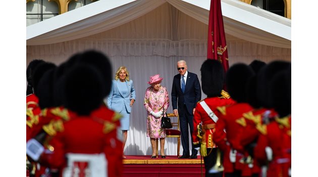 Кралица Елизабет II с президента на САЩ Джо Байдън СНИМКА: Ройтерс