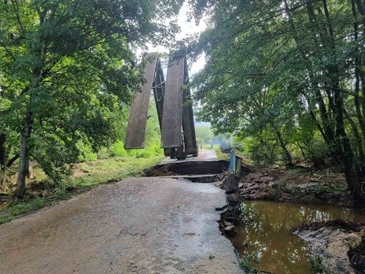 Поставен е мост между селата Московец и Богдан СНИМКИ: МО