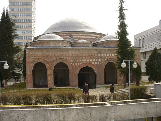 Ески джамия е превърната днес в Музей на религиите.