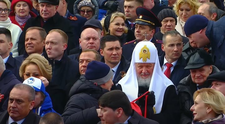 Руският патриарх Кирил КАДЪР: Ютуб/Комсомольская Правда