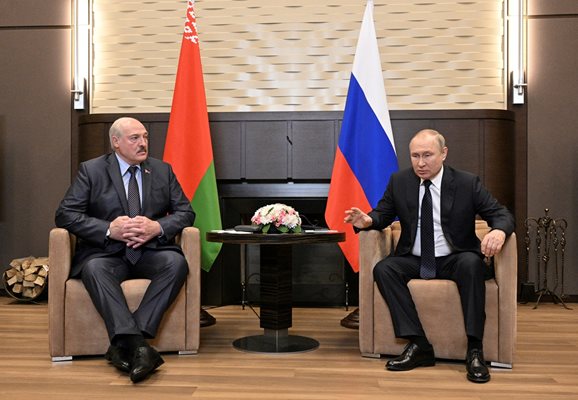 Владимир Путин и Александър

Лукашенко по време на срещата им в Сочи.