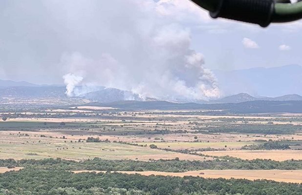 Пожарите в Средногорието са няколко и още не са овладени. Очаква се да се включи и Карловската бригада. Снимка: Регионална дирекция пожарна безопасност - Пловдив.