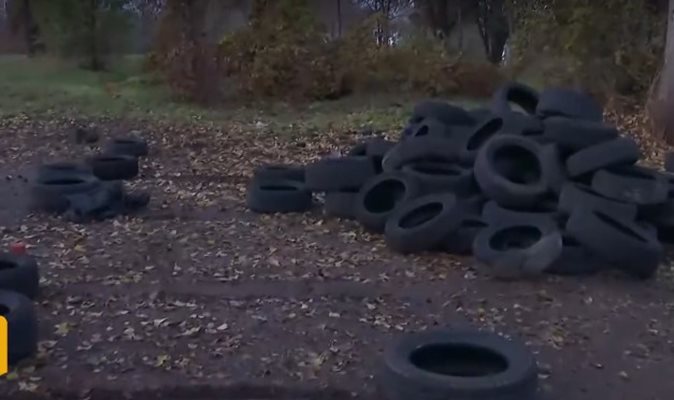 В сряда сутринта гуми в парка почти няма.