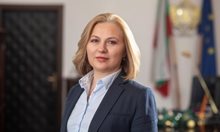 Конституционният съд ще реши може ли Надежда Йорданова да иска оставката на Гешев