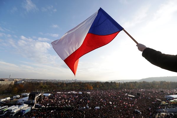 Над 200 000 протестираха в Прага срещу премиера Бабиш