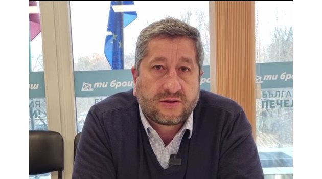 Христо Иванов обявява оставката си. Кадър и видео Фейсбук/"Да България"