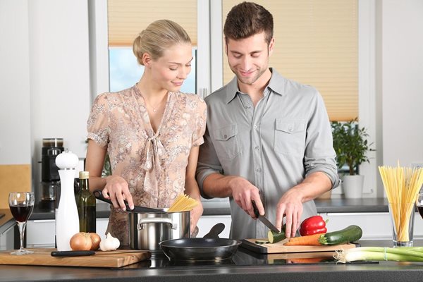 Ако готвите заедно с половинката, имате шанс за повече сексуални забавления.