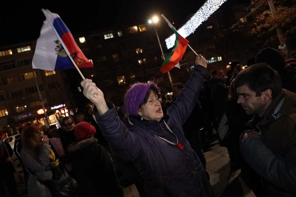 В София започна протест в защита на паметника на съветската армия. СНИМКА: Георги Кюрпанов-Генк