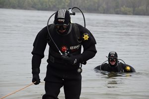 Водолазите и екипите за унищожаване на невзривени боеприпаси от Сухопътните войски повишават подготовката си