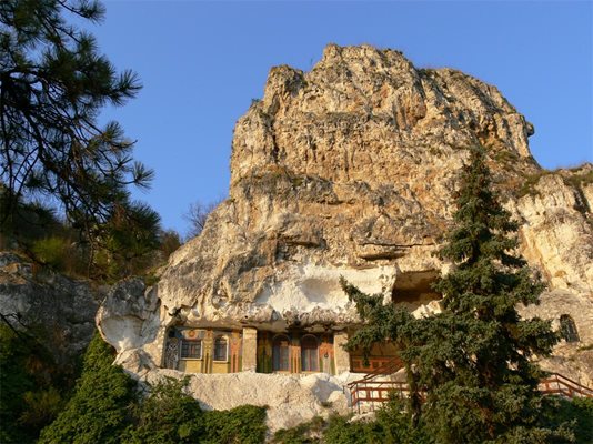 Скалният манастир "Свети Димитър" край русенското село Басарбово, известен като единствен действащ скален манастир в България.
