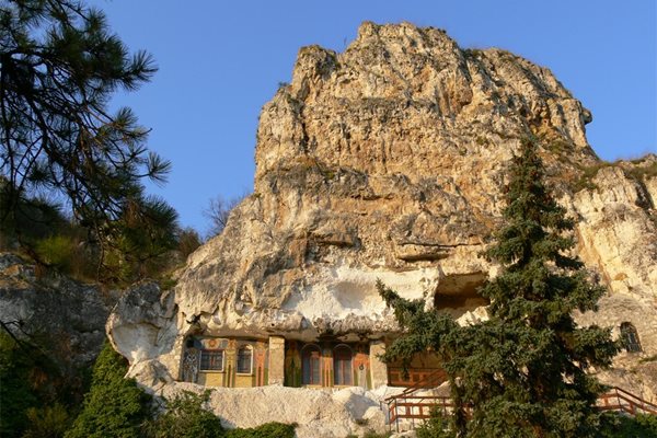 Скалният манастир "Свети Димитър" край русенското село Басарбово, известен като единствен действащ скален манастир в България.
