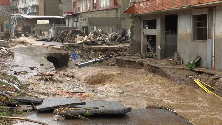 Трима загинаха при тежки наводнения в Сардиния СНИМКА: РОЙТЕРС