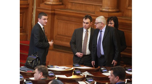 Финансовият министър Владислав Горанов ще се опита да убеди колегите си от опозицията да променят тавана за плащания в брой.