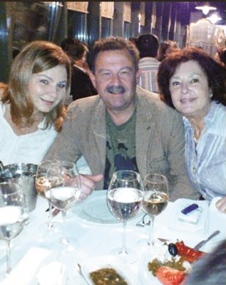 Димитър Цонев с майка си Анахид Тачева и любимата си жена Мариана
СНИМКИ: ЛИЧЕН АРХИВ