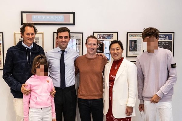 Марк Зукърбърг и жена му със собствениците на „Пейрано” и с Джон Елкан (вляво)