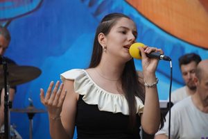 14-годишната Виктория от Пловдив представя България на международен фестивал