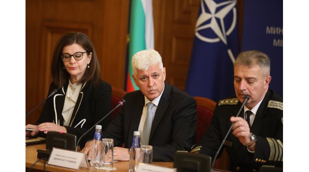 Димитър Стоянов обяви сделките при встъпването си в длъжност като военен министър.