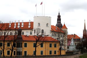 Латвия връща наборната военна служба