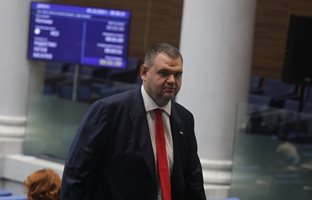 Делян Пеевски: Денков не може сам да се защити, има нужда от "батковците"