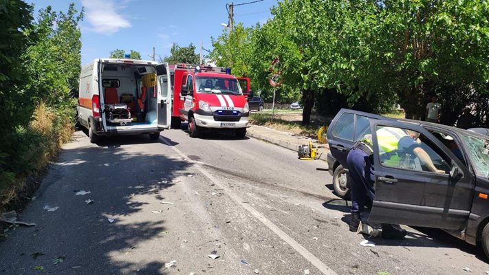 Челен удар между камион и кола край Пазарджик
СНИМКА: ОД на МВР - Пазарджик