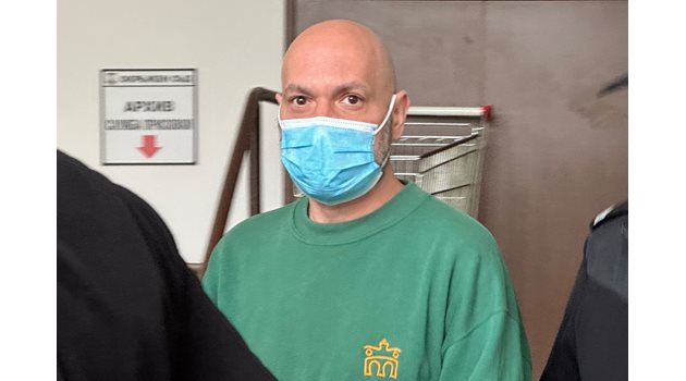 Александър Радев се появяваше с маска в пловдивския съд на всяко заседание.