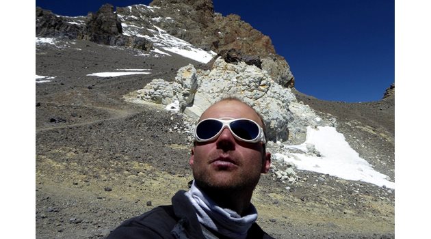 Иван Томов загина след като стъпи на Лхотце в Хималаите.