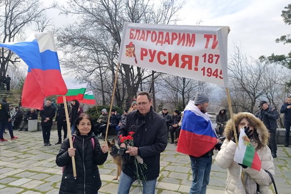 Признателни пловдивчани опънаха транспарант.