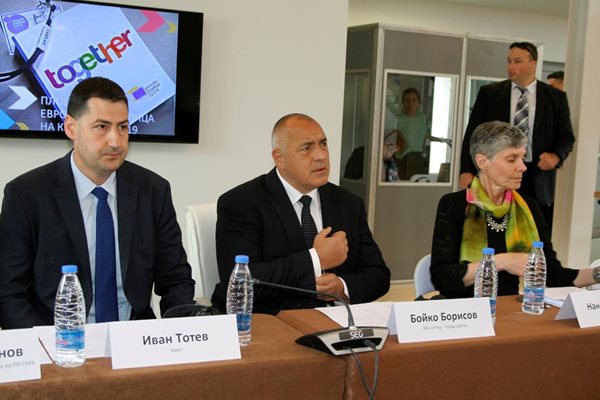 Кметът на Пловдив  Иван Тотев и министър-председателя Бойко Борисов преди официалното откриване на срещата.
