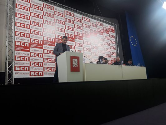 Кирил Добрев представил доклад за хода на отчетно-изборната кампания в БСП досега.