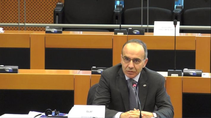 От името на ОЛАФ по време на дебата в комисията на ЕП по бюджетен контрол говори Франческо Алборе.

