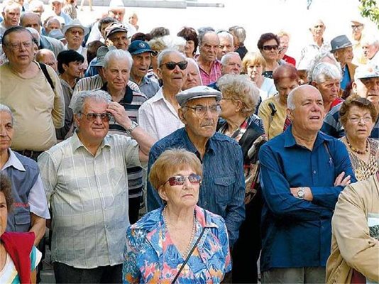 Възрастни хора протестират срещу ниските пенсии.
Снимка: