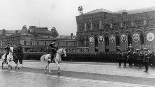 Как Сталин падна от коня точно преди Парада на победата