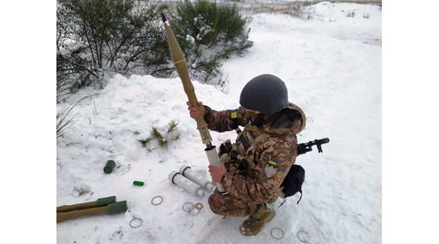На снимките публикувани в официалния им сайт,  военните показа обучение с тези оръжия.
СНИМКИ: украинското Министерство на отбраната