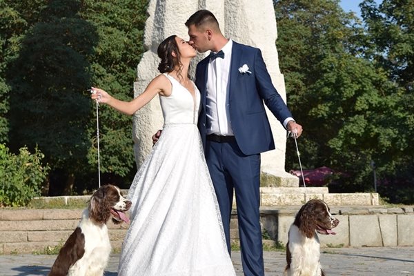 Ивайло Данаилов със съпругата си Христина като младоженци на 25 юли 2021 година. Снимки: ФБ