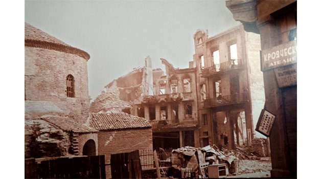 ОСТАНКИ: В София са пострадали почти всички сгради.
