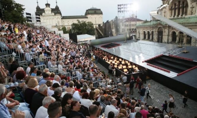 Спектаклите на “Набуко” бяха гледани от 1500 зрители всяка вечер през лятото на 2016 г.