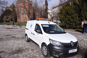 Умни автомобили с камери ще контролират паркирането в София