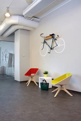 "Креативен дизайн и дух в офиса", арх. Ивета Попова, юни 2016 категория "Обществени интериори"