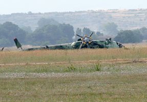 Падналият вертолет Ми-17 СНИМКИ: Евгени Цветков