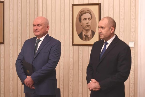 Президентът Румен Радев и изборът му за служебен премиер Димитър Главчев.