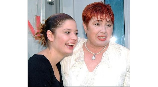Алекс заедно с майка си - голямата актриса Пепа Николова