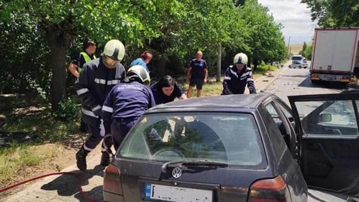 Челен удар между камион и кола край Пазарджик
СНИМКА: ОД на МВР - Пазарджик