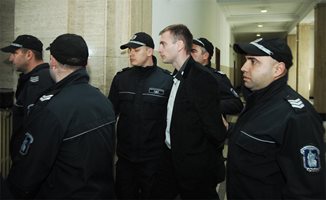 Осъдиха атентатора на Доган - Октай Енимехмедов, на 3 години и 6 месеца