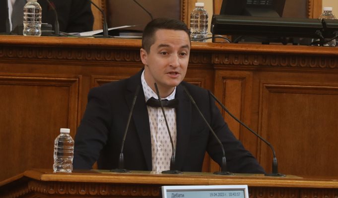 Явор Божанков е депутат от ПП-ДБ